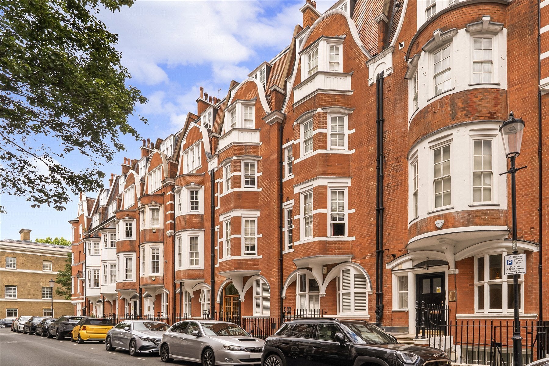 Flat Sloane Court West in Greater London