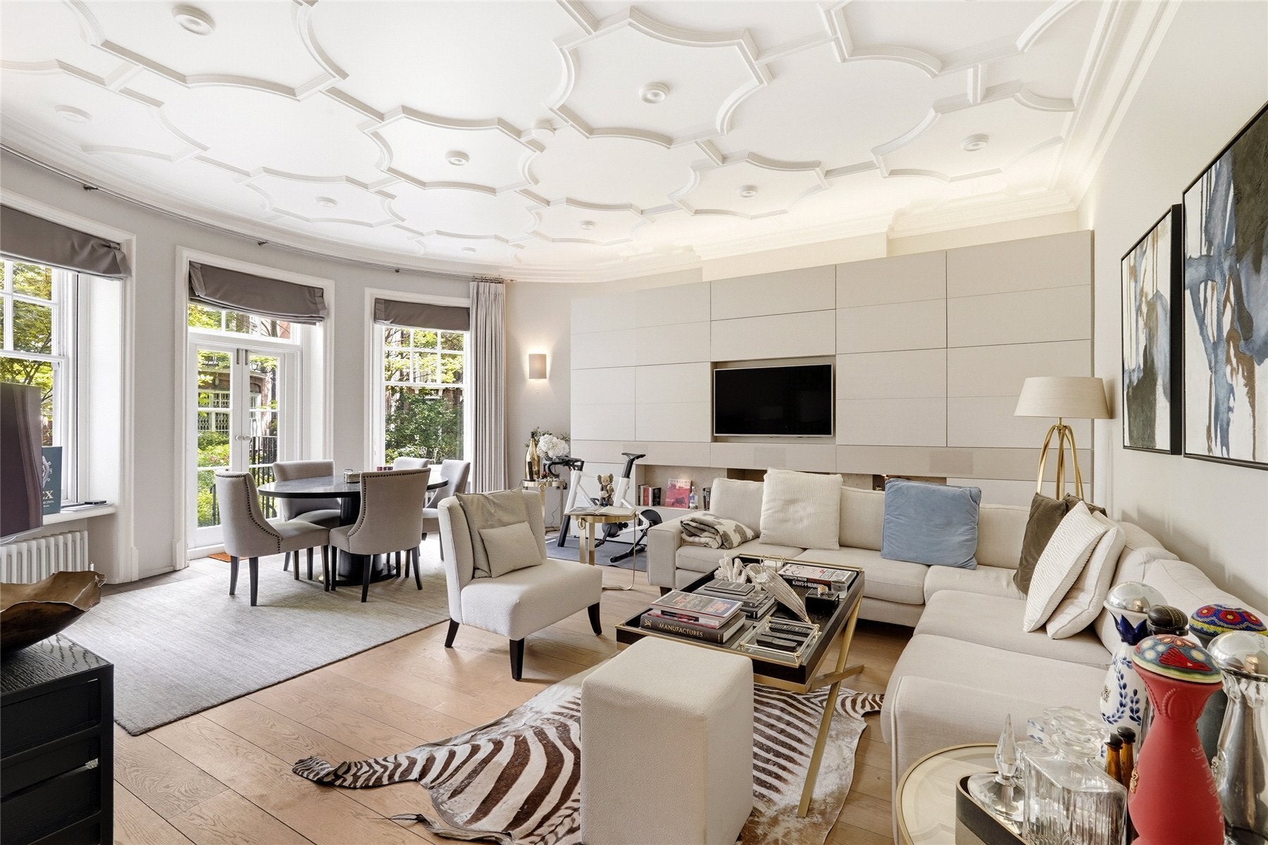 Flat Sloane Court West in Greater London