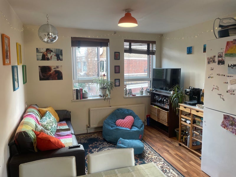 Room Phoenix Wharf Road in Greater London