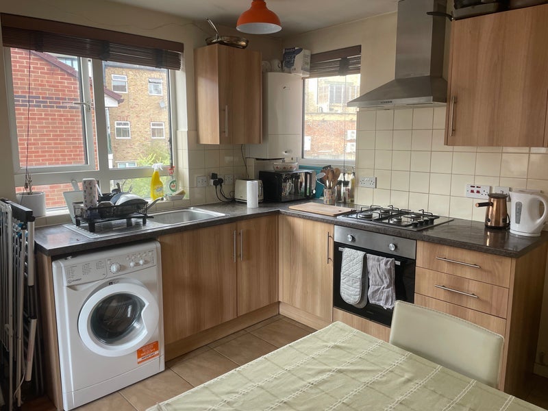 Room Phoenix Wharf Road in Greater London