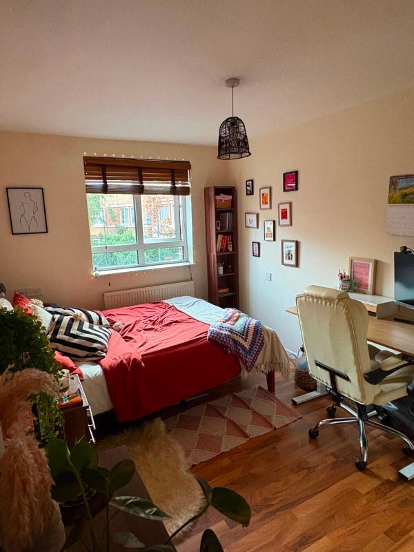 Room Phoenix Wharf Road in Greater London