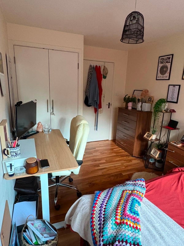 Room Phoenix Wharf Road in Greater London