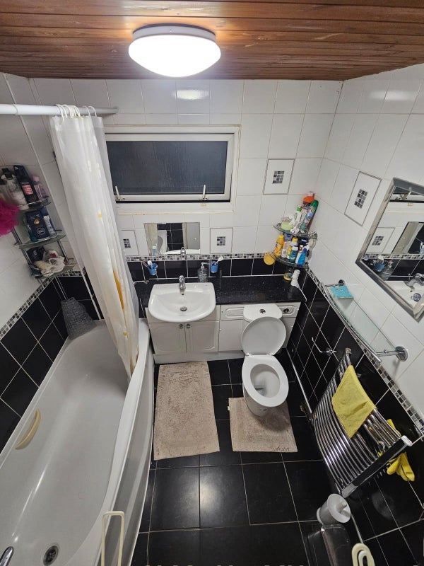 Room Petworth Court in Crawley