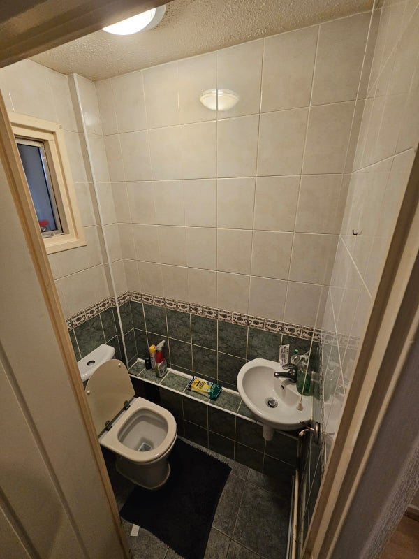Room Petworth Court in Crawley