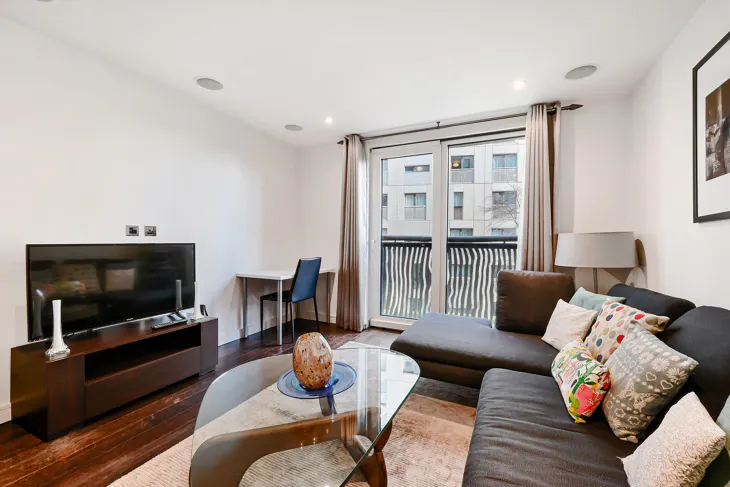 Flat Gatliff Road in City of Westminster