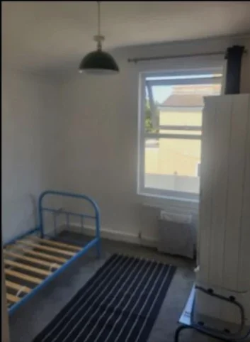 Room Burlington Road in Greater London