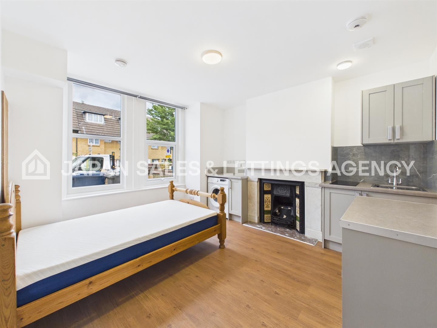 Flat Winchester Street in Greater London