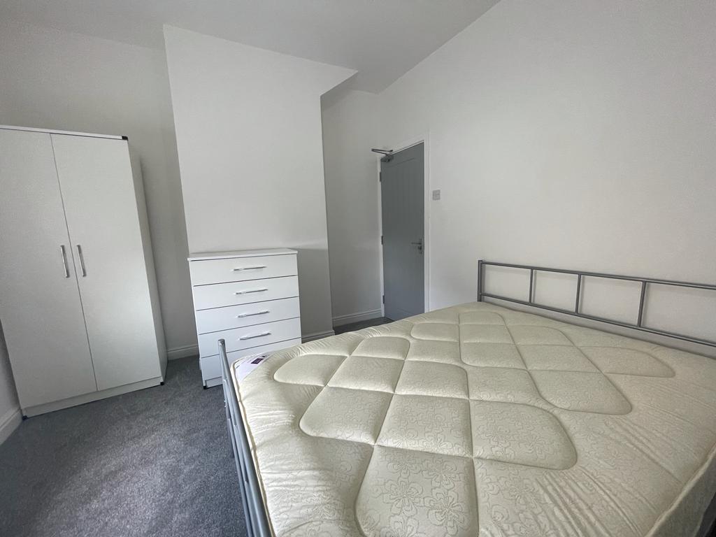 Room Nairne Street in Burnley