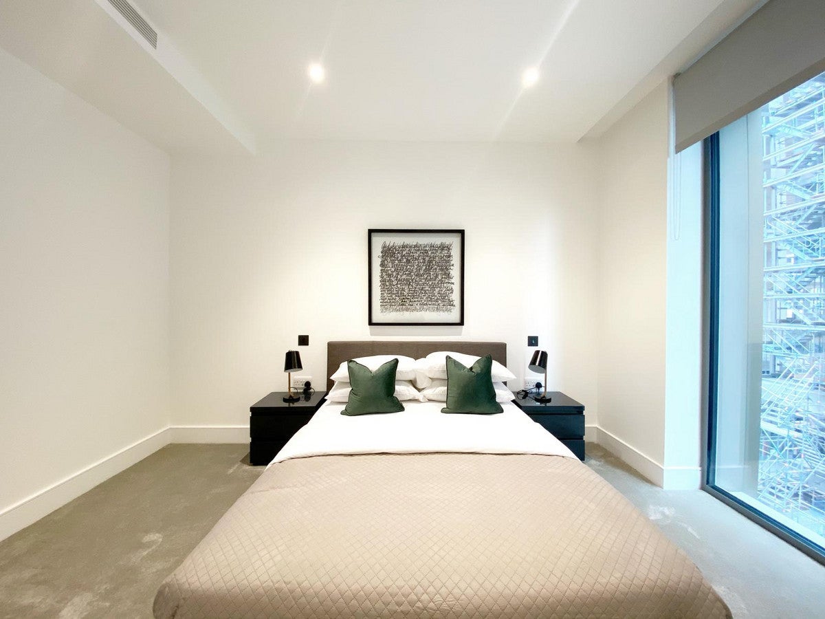 Flat Prince of Wales Drive in Greater London