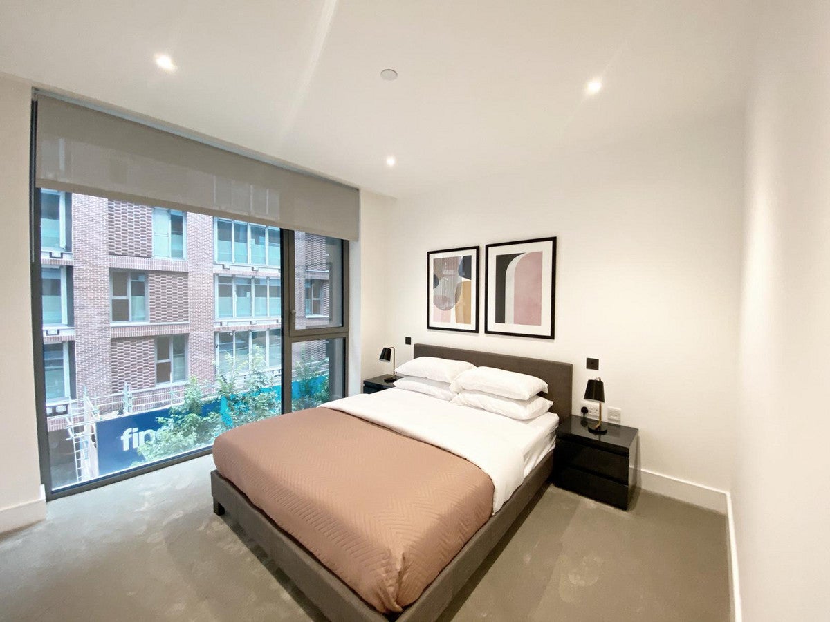 Flat Prince of Wales Drive in Greater London