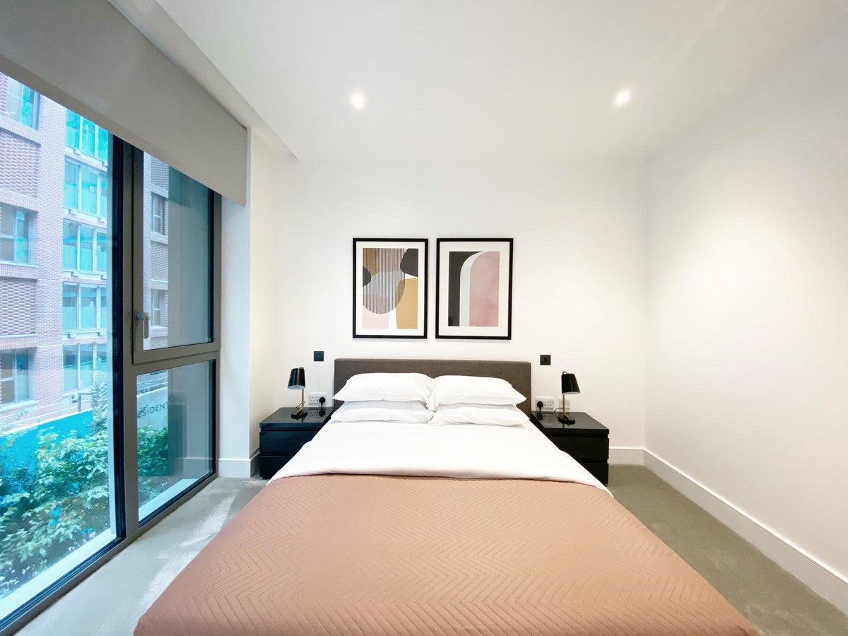 Flat Prince of Wales Drive in Greater London