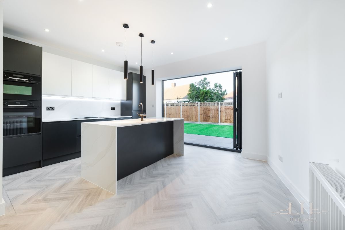 House Belgrave Avenue in Greater London