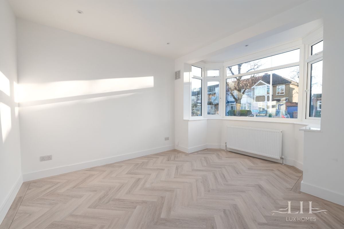 House Belgrave Avenue in Greater London