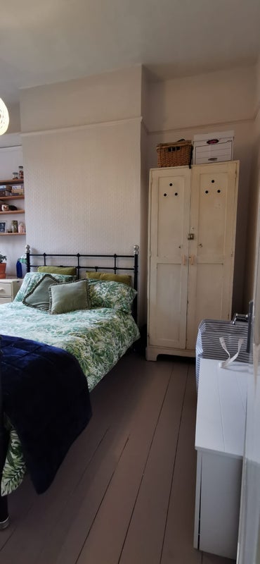 Room Gladstone Avenue in Greater London