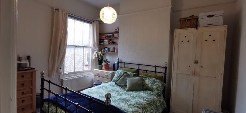 Room Gladstone Avenue in Greater London