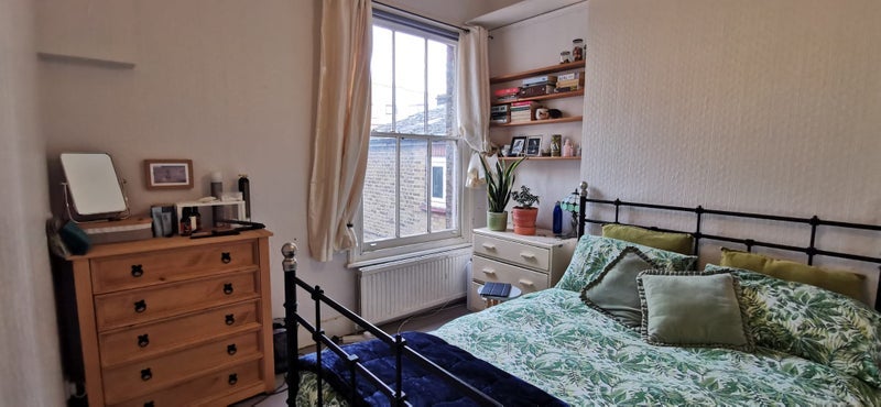 Room Gladstone Avenue in Greater London