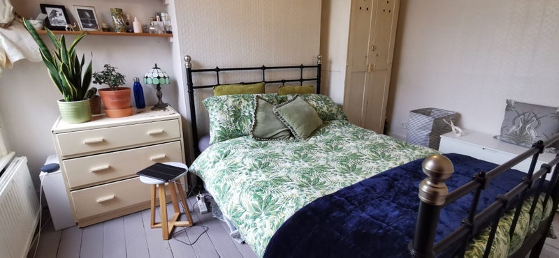 Room Gladstone Avenue in Greater London