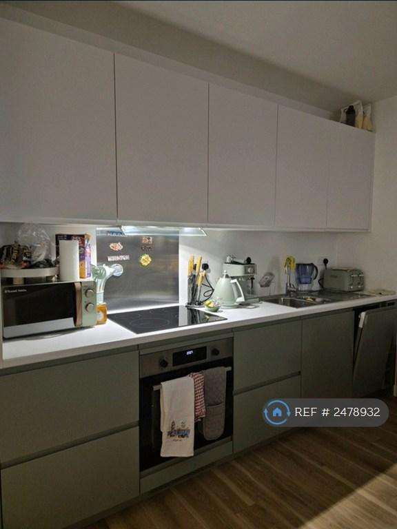 Room Station Road in Greater London