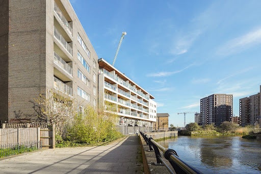 Flat Plashet Grove in Greater London