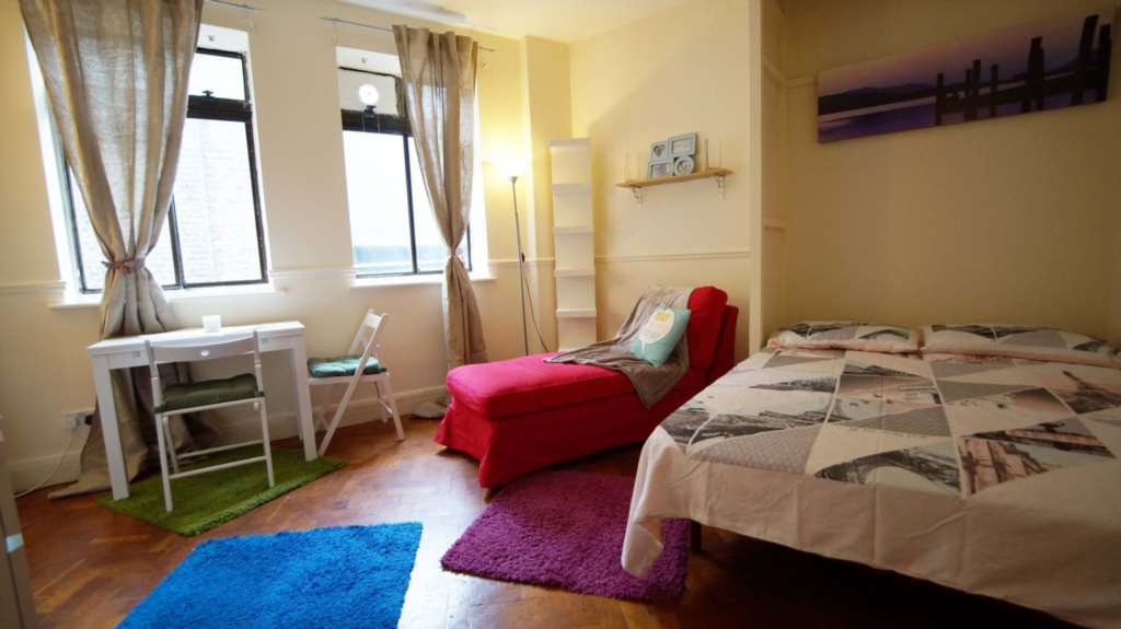 Flat Upper Berkeley Street in City of Westminster