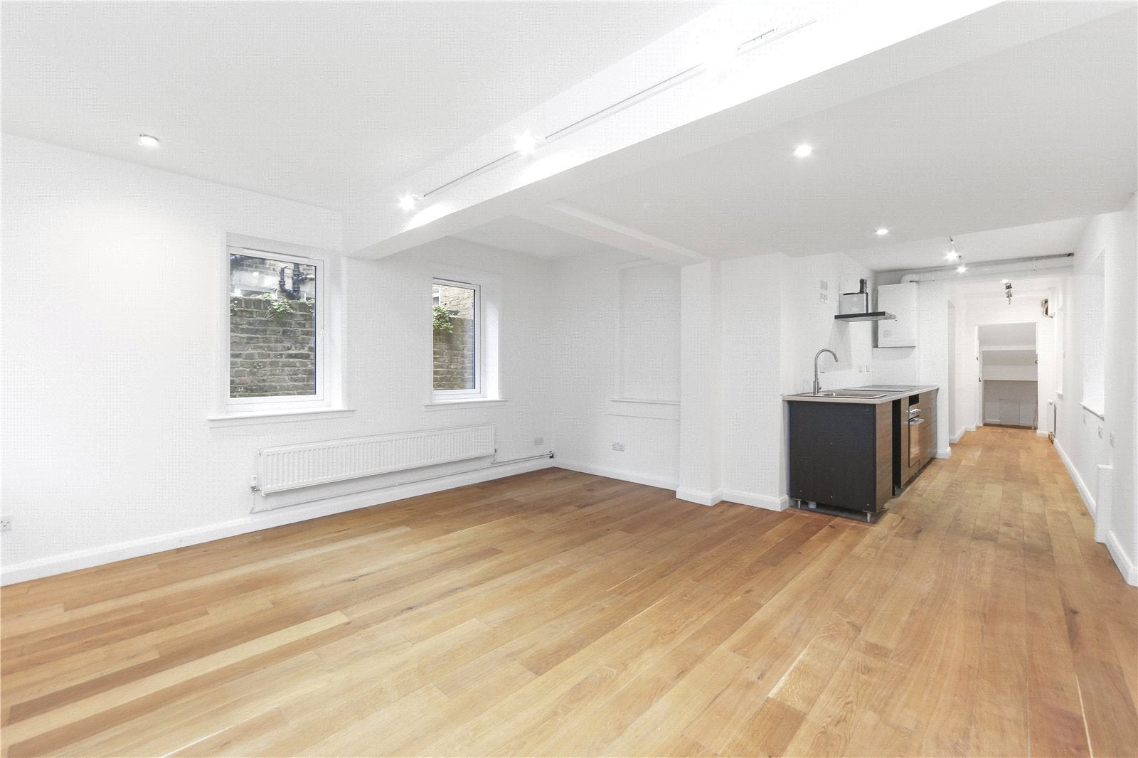 Flat Victoria Road in Greater London