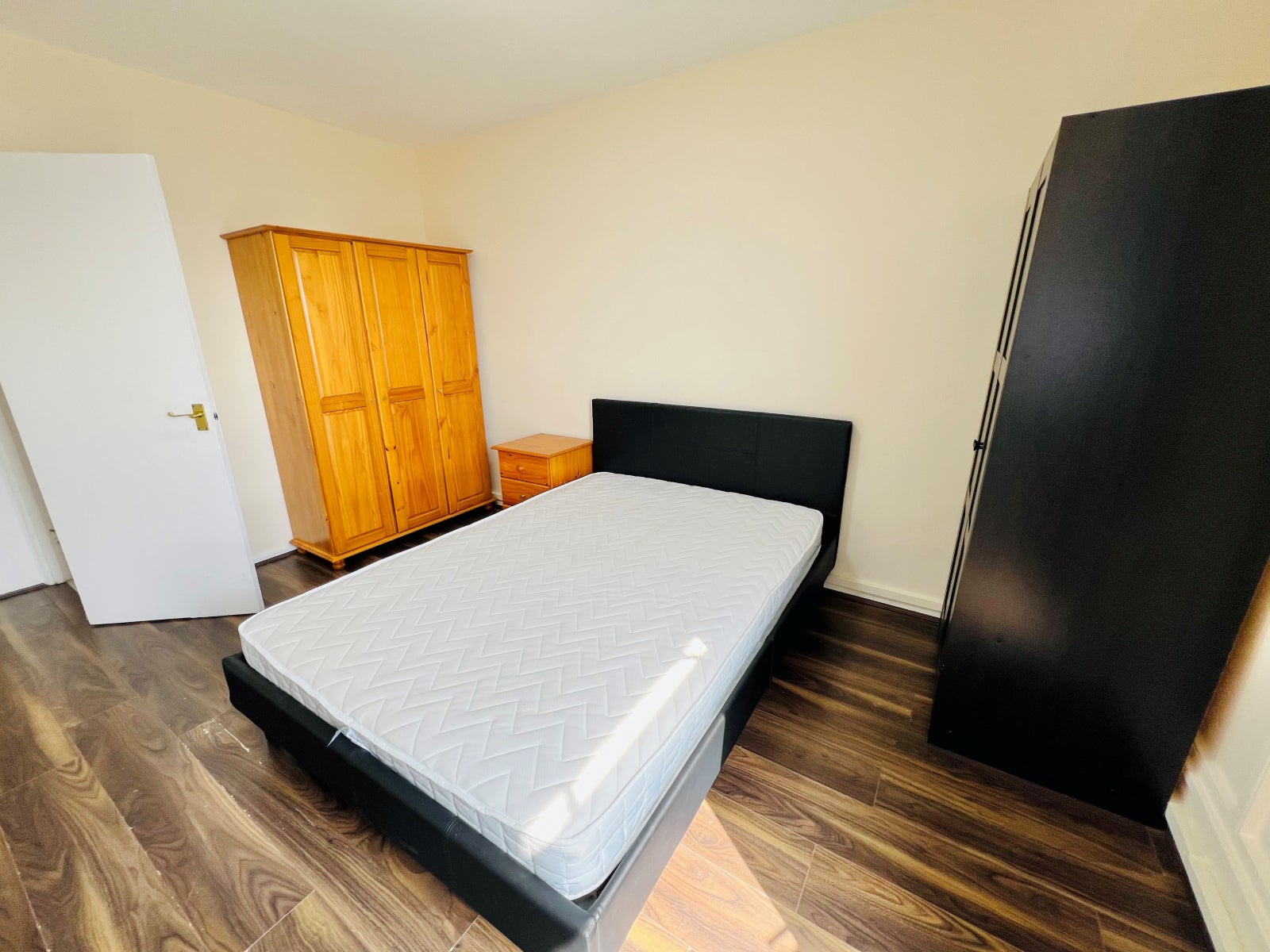 Flat Elgin Avenue in City of Westminster