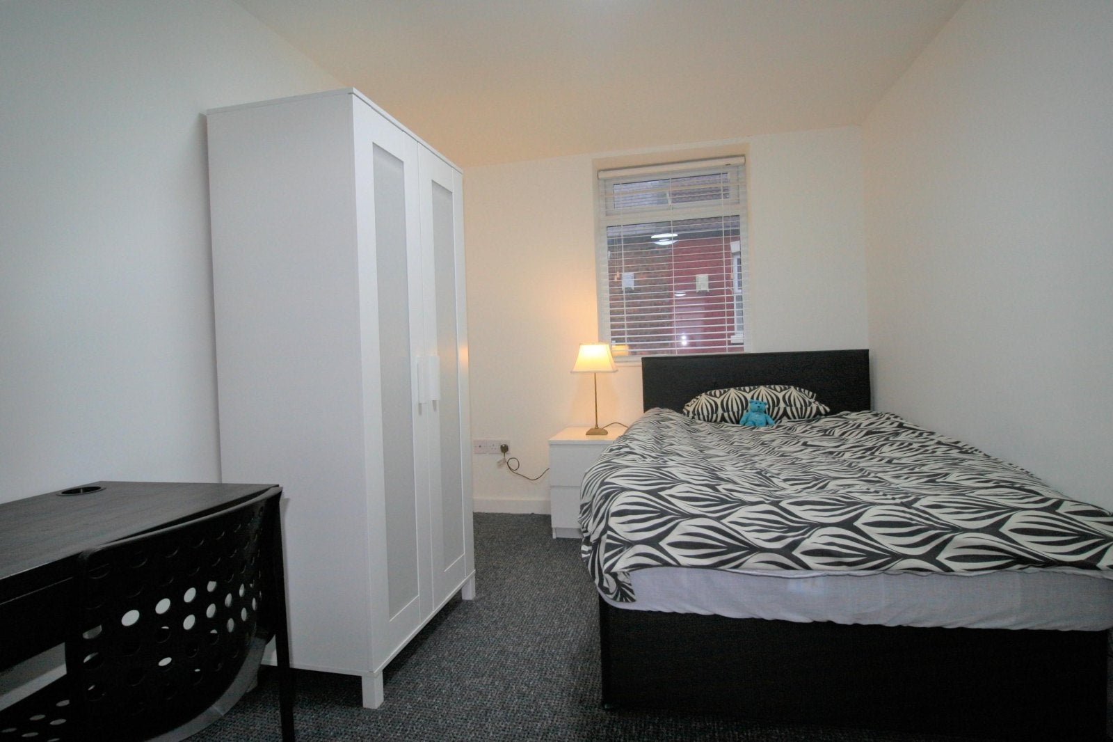 Room Halsbury Road in Liverpool