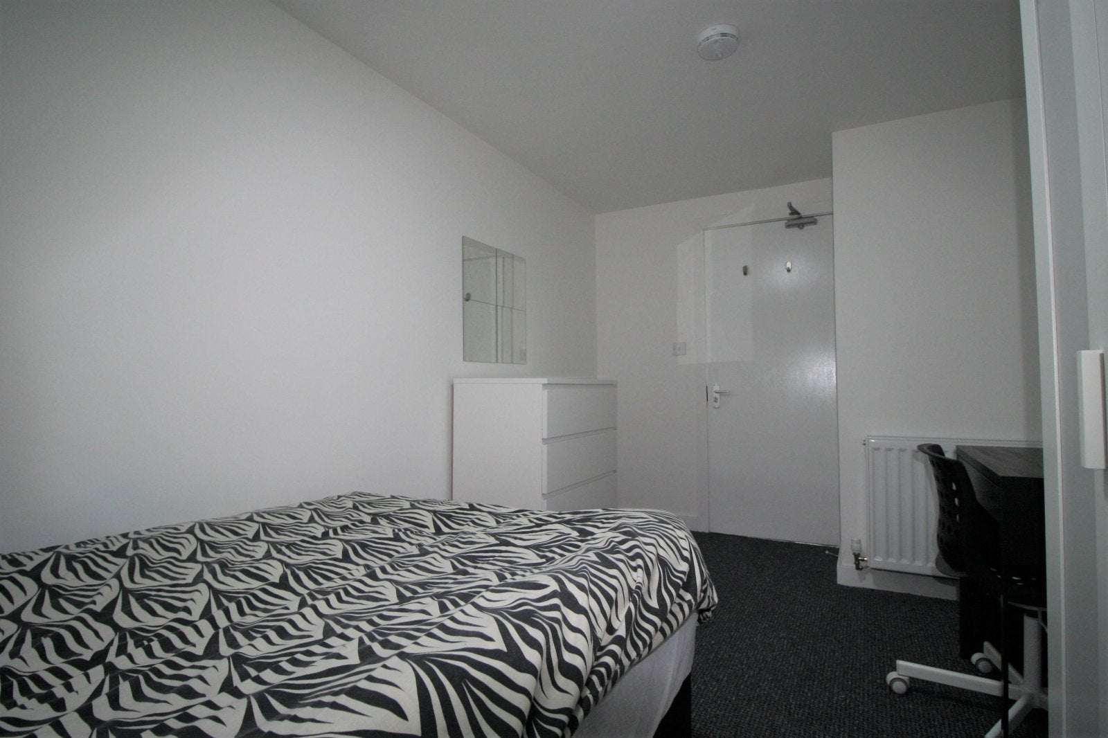 Room Halsbury Road in Liverpool