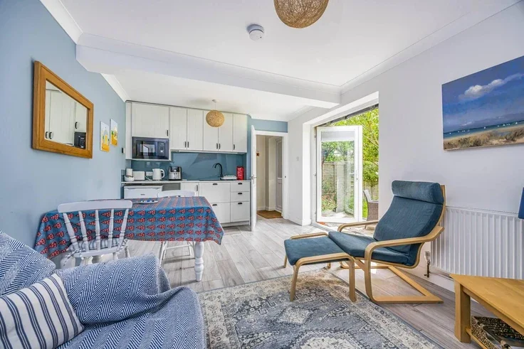 Room Elms Lane in Chichester