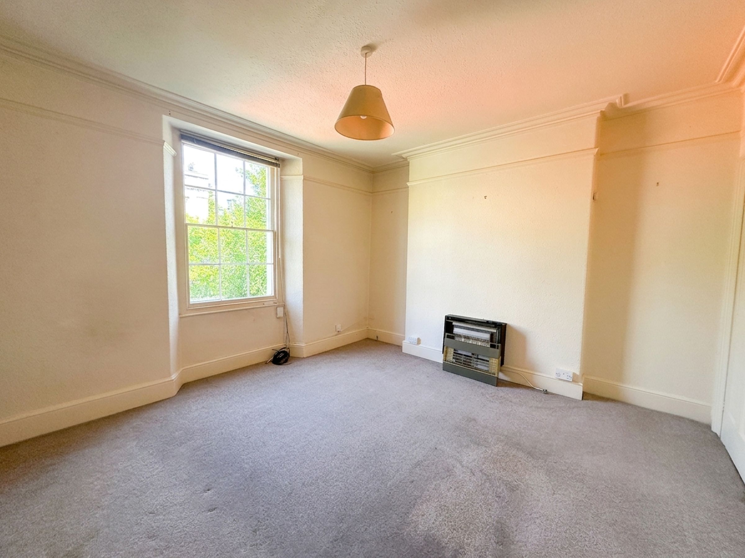Room Cotham Road in Bristol