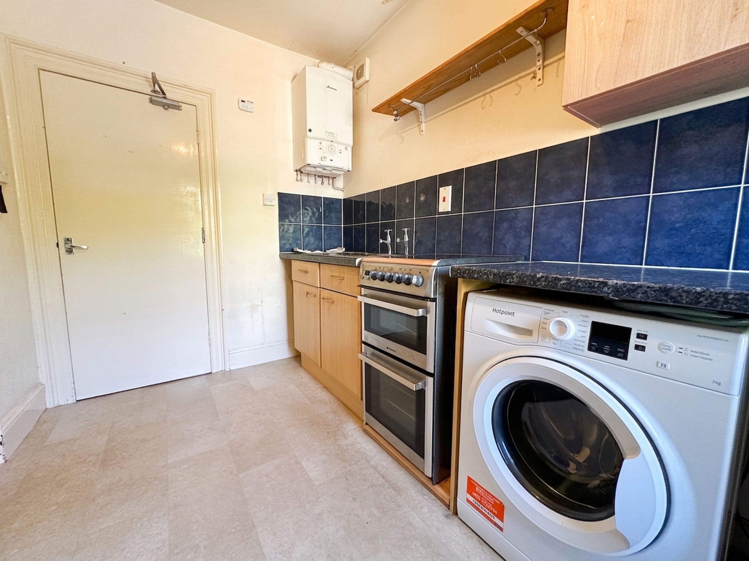 Room Cotham Road in Bristol