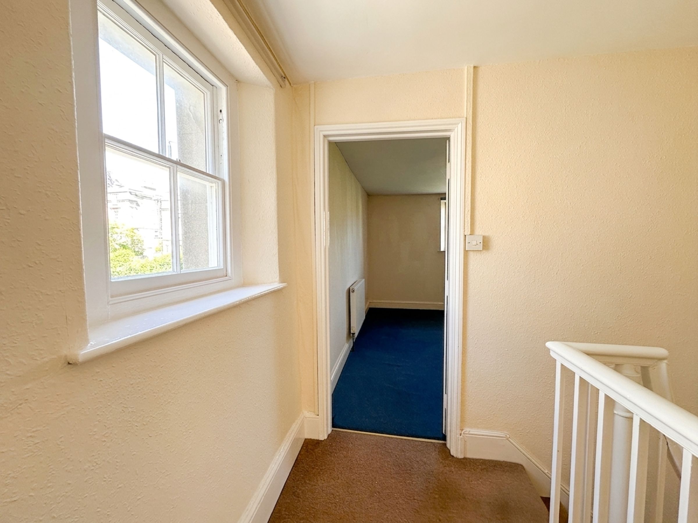 Room Cotham Road in Bristol