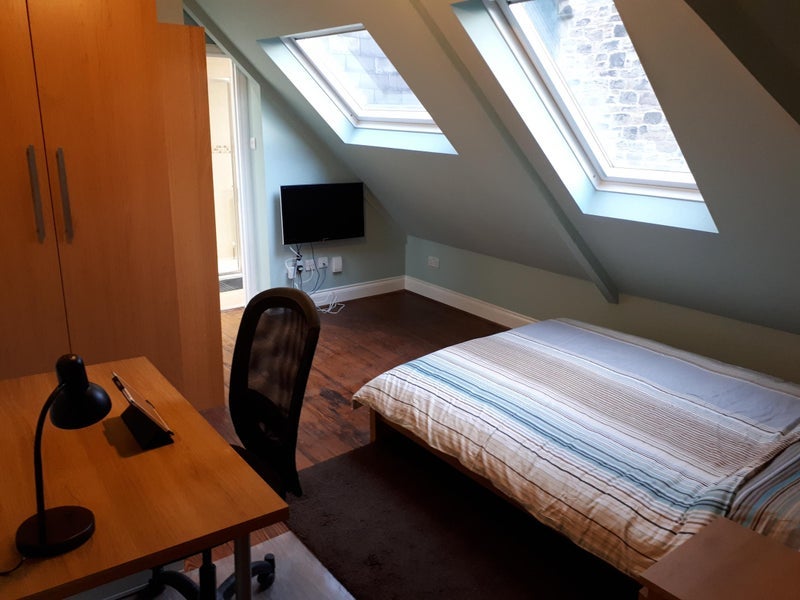 Room Heaton Road in Newcastle upon Tyne