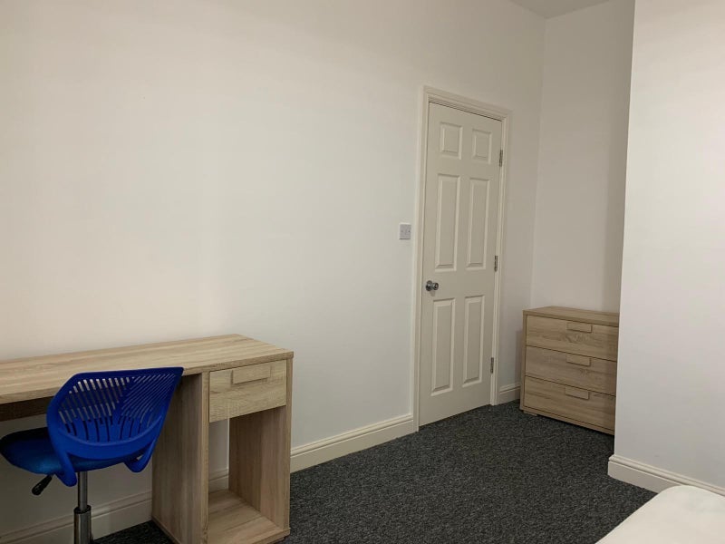 Room Beaconsfield Road in Coventry