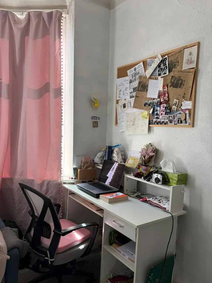 Room Finchley Lane in Greater London