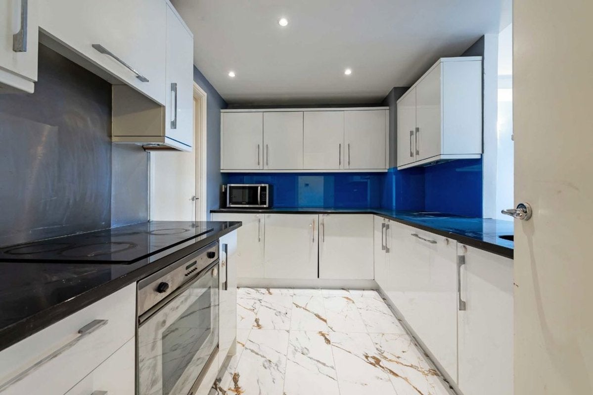 Flat Westferry Road in Greater London