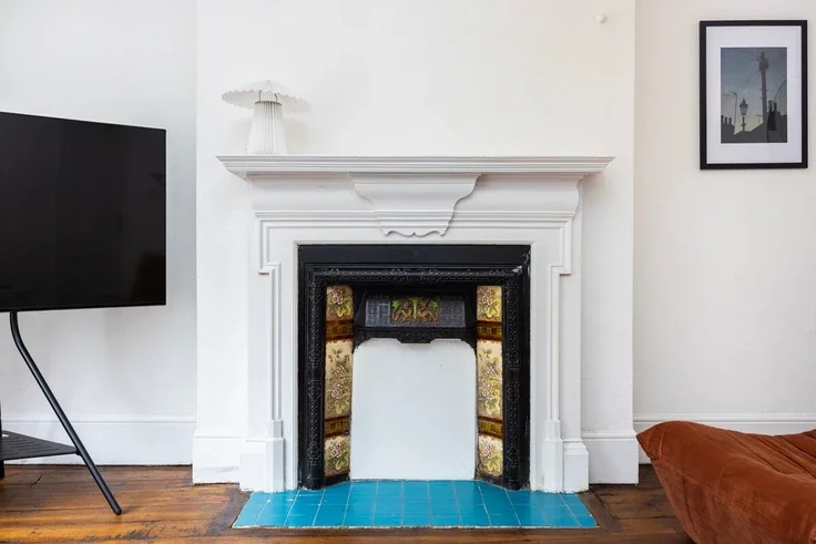 Flat Electric Avenue in Greater London
