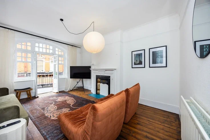 Flat Electric Avenue in Greater London
