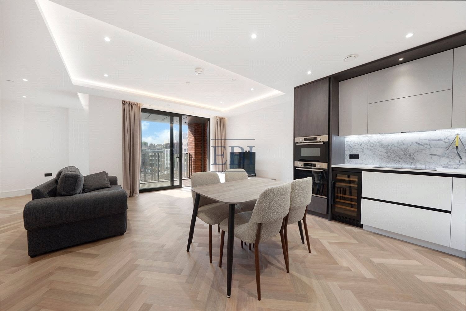 Flat Sawyer Street in Greater London