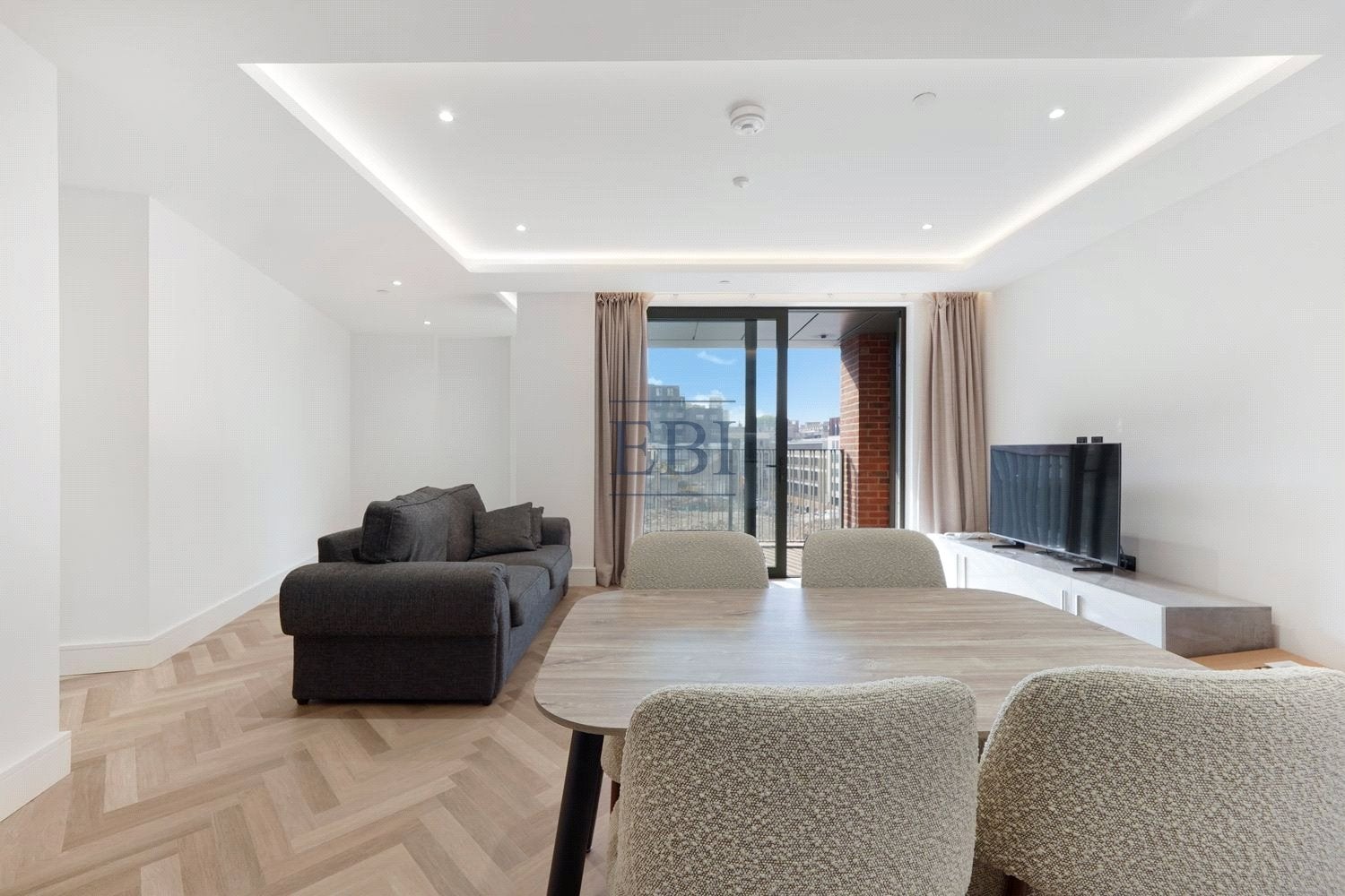 Flat Sawyer Street in Greater London