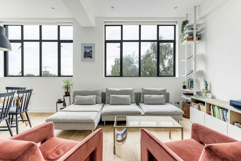 Flat Jedburgh Road in Greater London