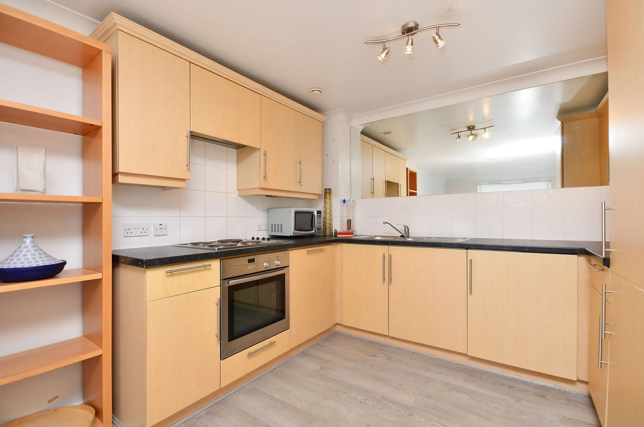 Flat Coombe Lane in Greater London