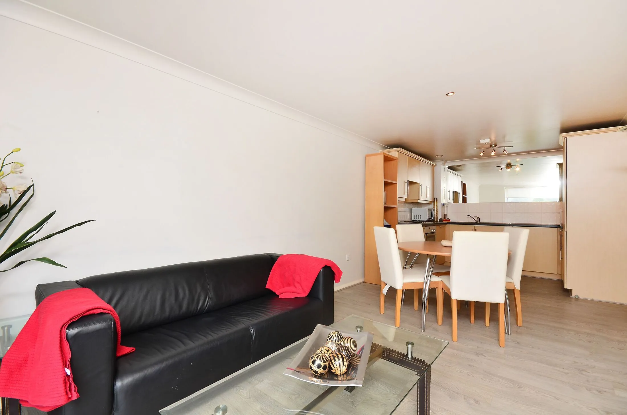 Flat Coombe Lane in Greater London