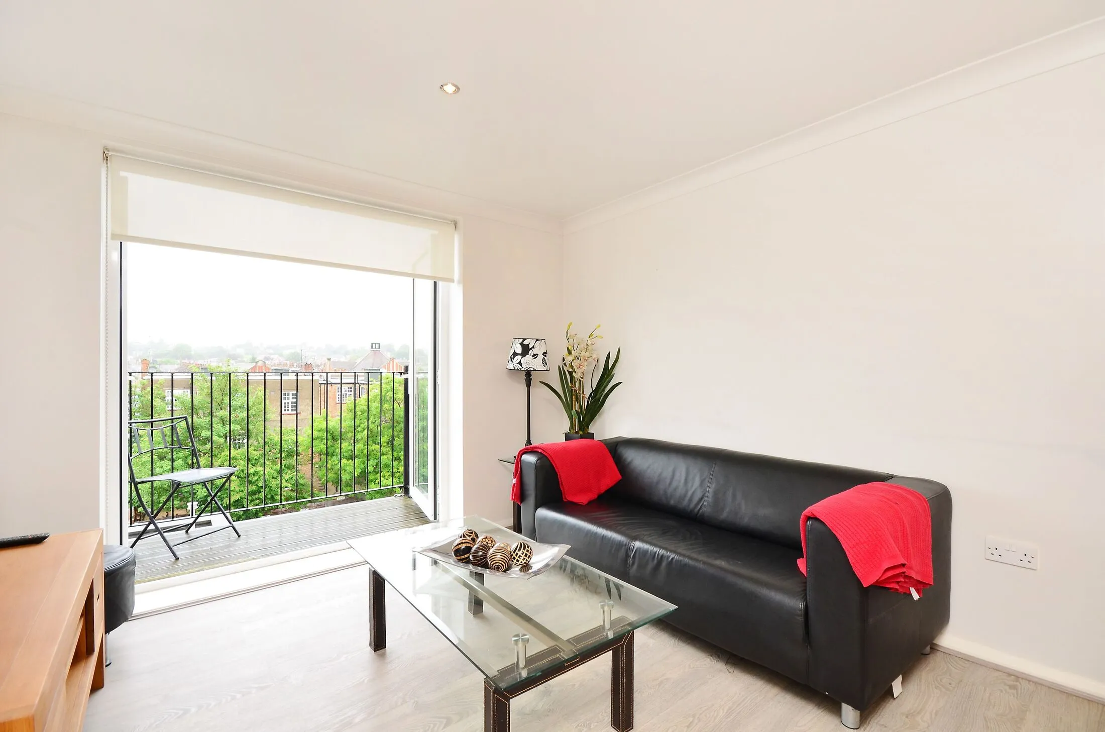 Flat Coombe Lane in Greater London