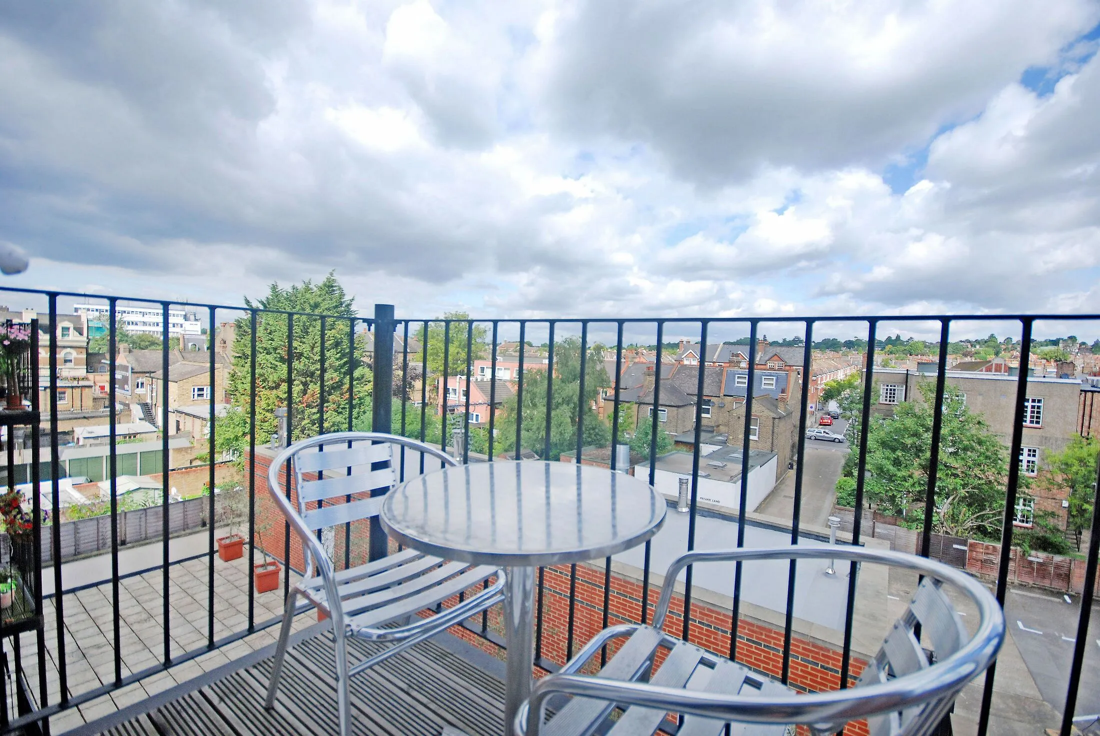 Flat Coombe Lane in Greater London