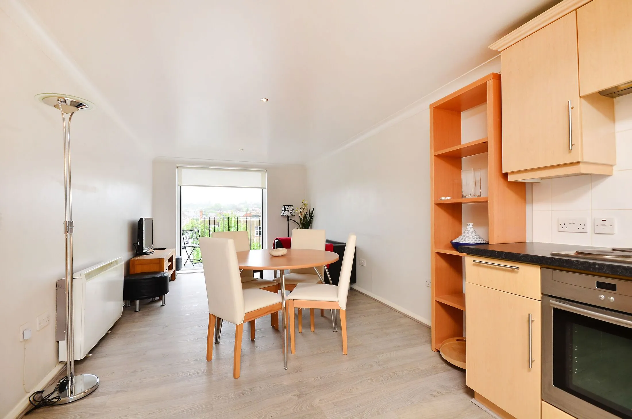 Flat Coombe Lane in Greater London