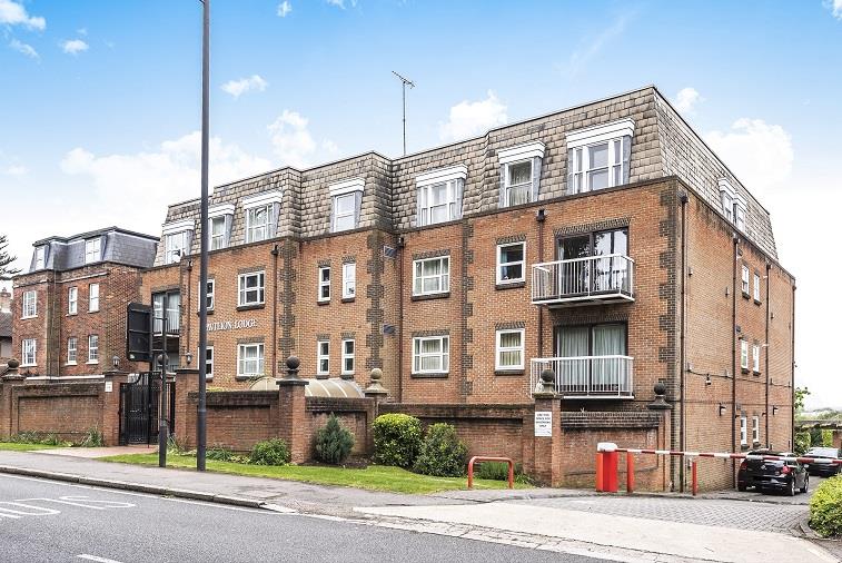Flat Lower Road in Greater London
