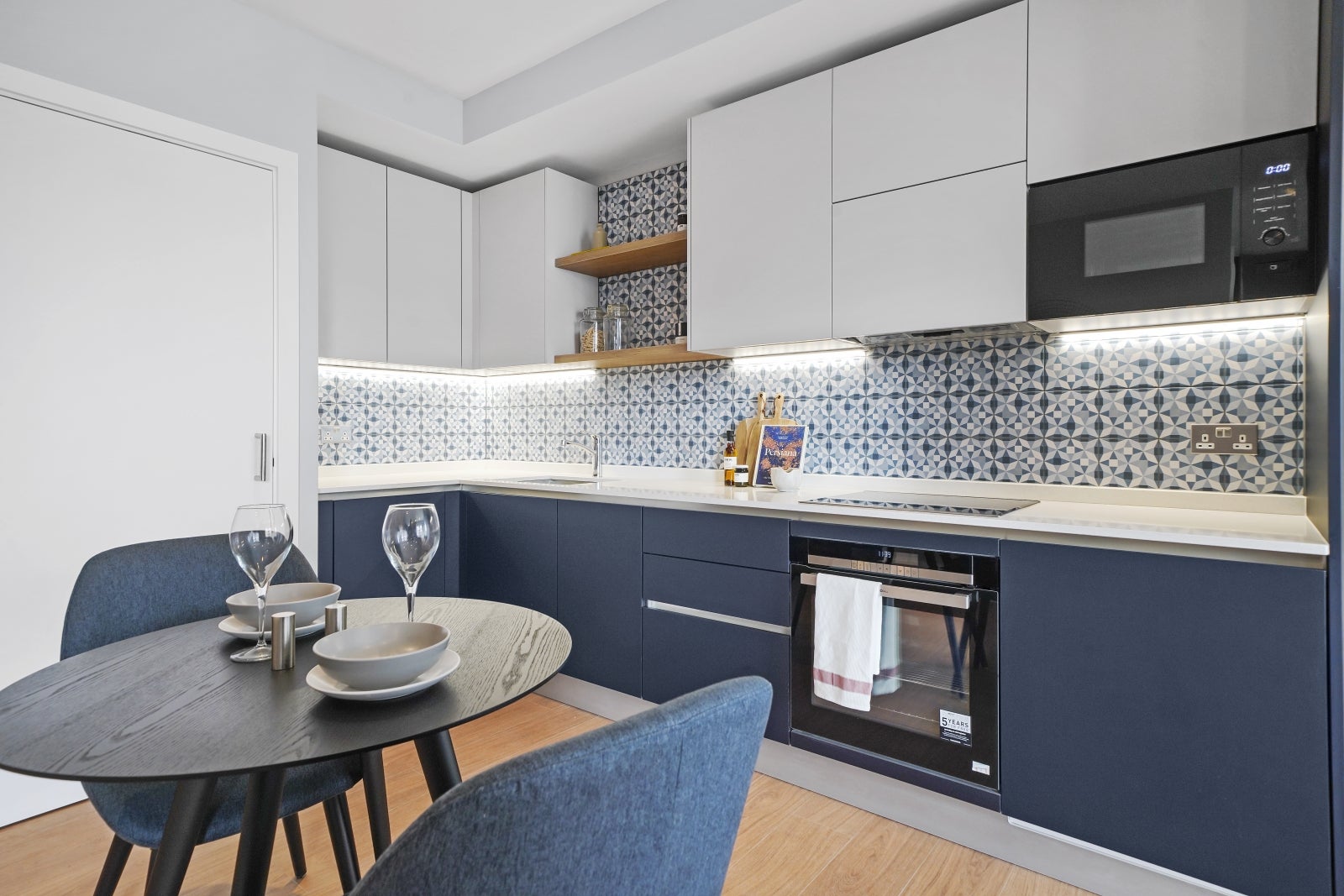 Flat Anthems Way in Greater London