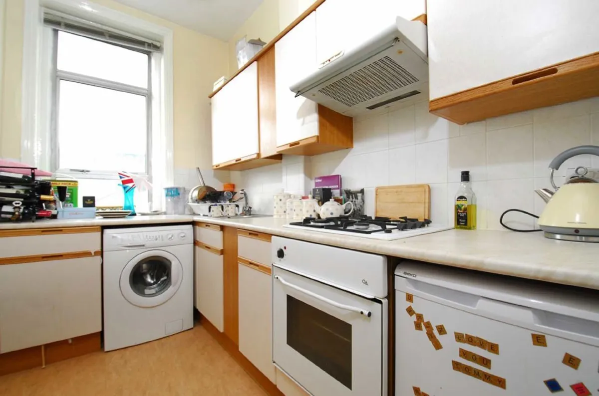 Flat Ritherdon Road in Greater London