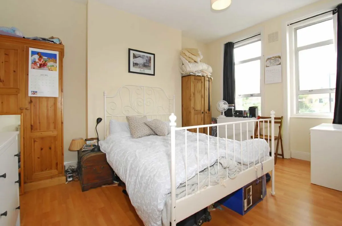 Flat Ritherdon Road in Greater London